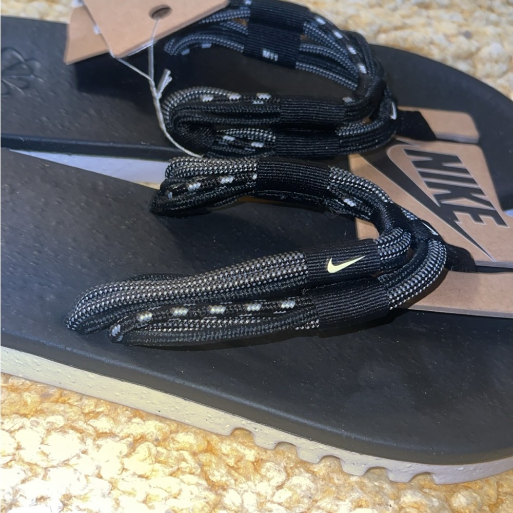 Men’s size 11 multi lace flip flops